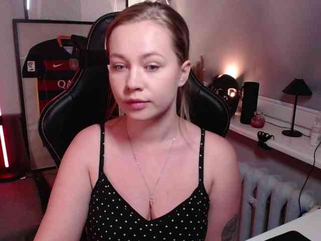hollyBB webcam