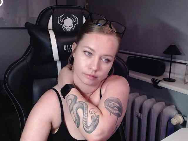 hollyBB webcam