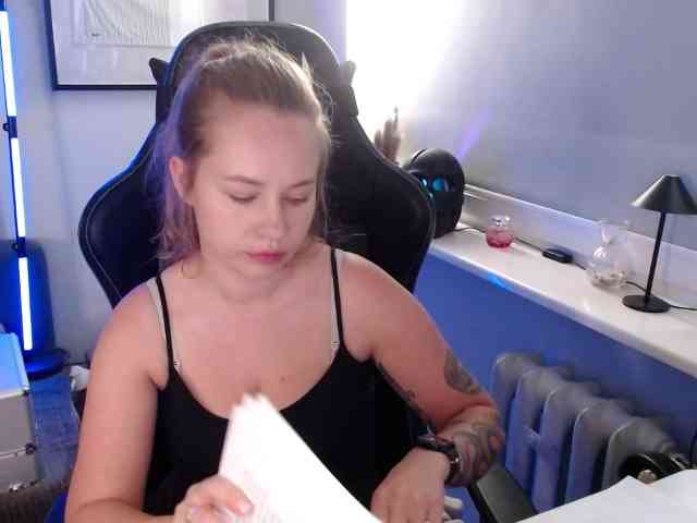 hollyBB webcam