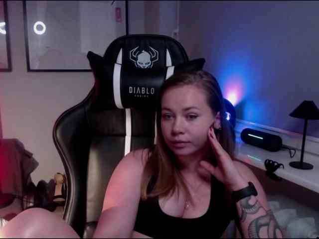 hollyBB webcam