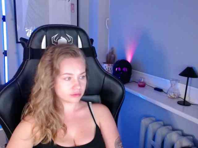 hollyBB webcam