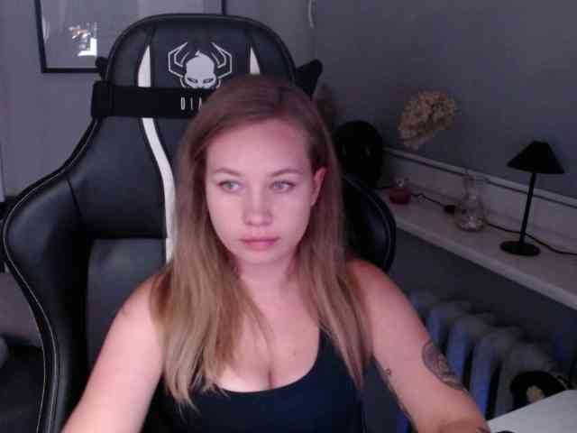 Model: hollyBB