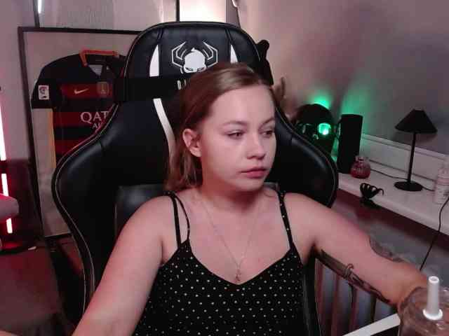 hollyBB webcam