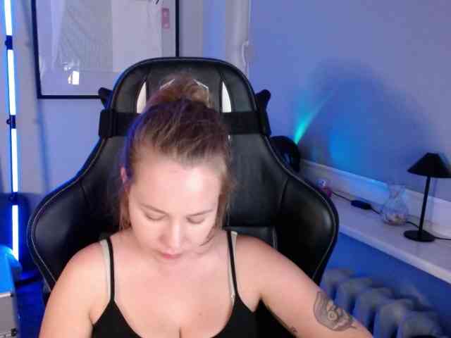 hollyBB webcam