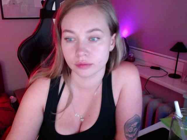 hollyBB webcam