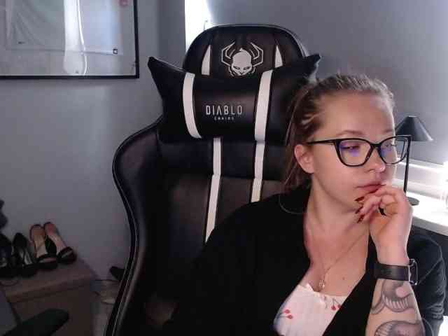 hollyBB webcam