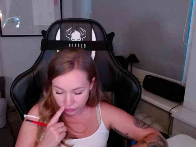 hollyBB webcam