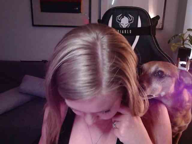 hollyBB webcam