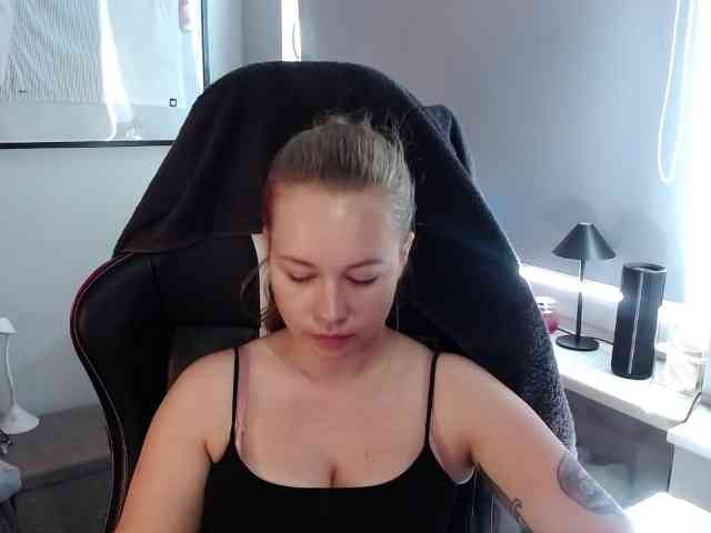 hollyBB webcam
