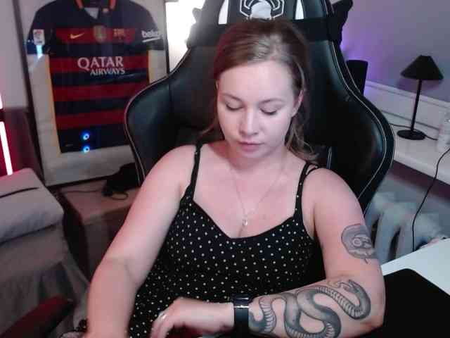 hollyBB webcam