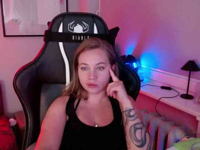 hollyBB webcam