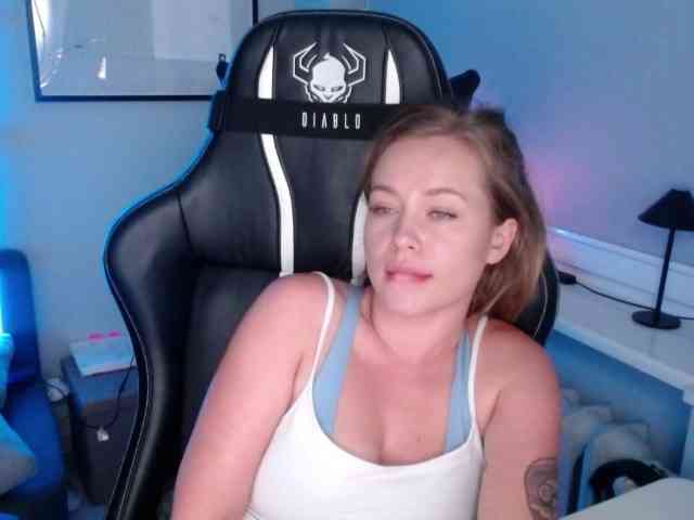 hollyBB webcam