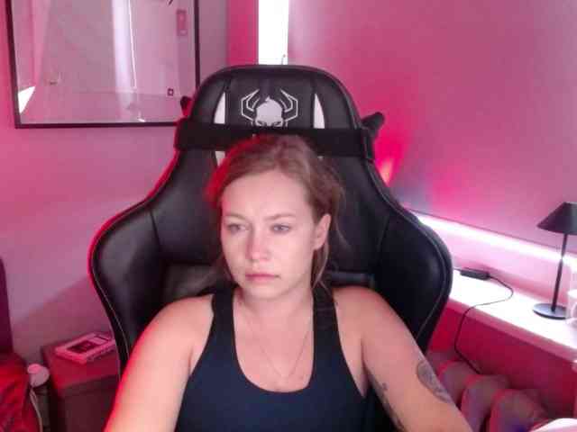 hollyBB webcam