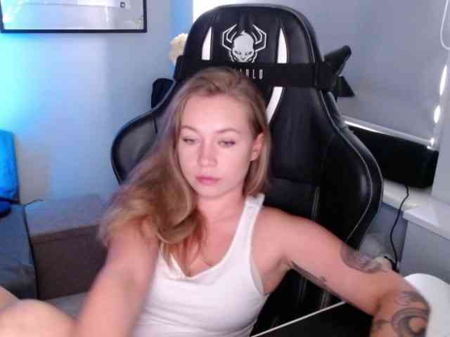 Model: hollyBB