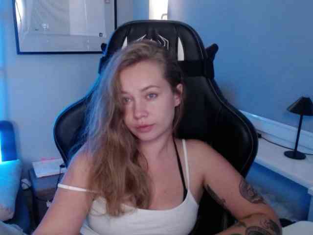 hollyBB webcam