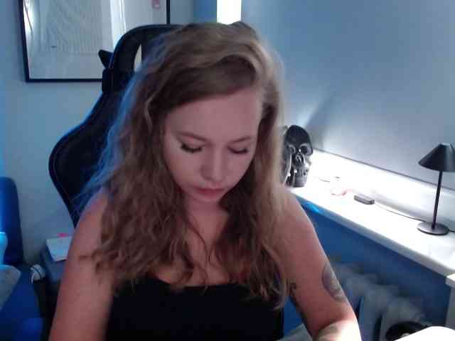 hollyBB webcam