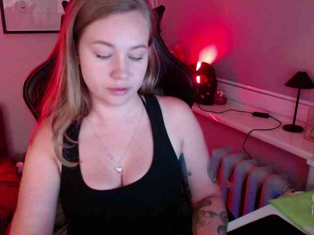 hollyBB webcam
