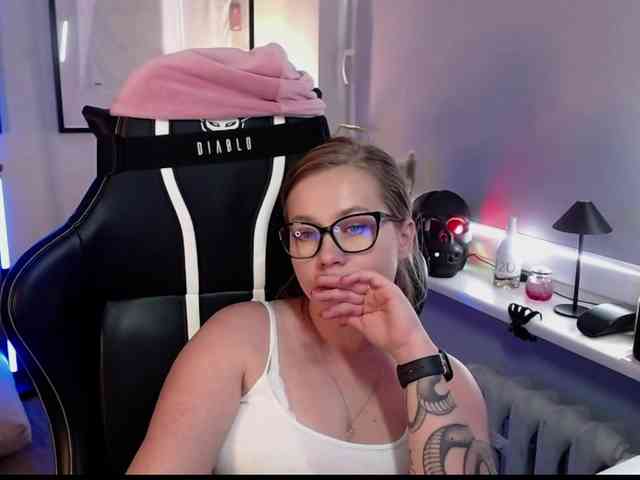 hollyBB webcam