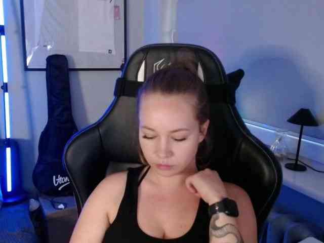 hollyBB webcam
