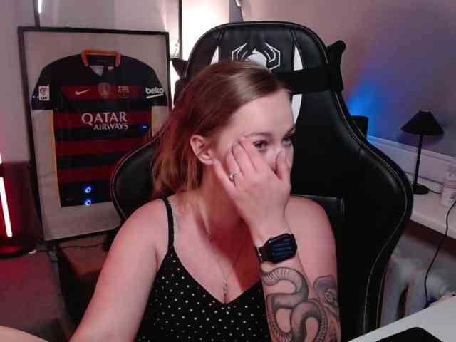 hollyBB webcam