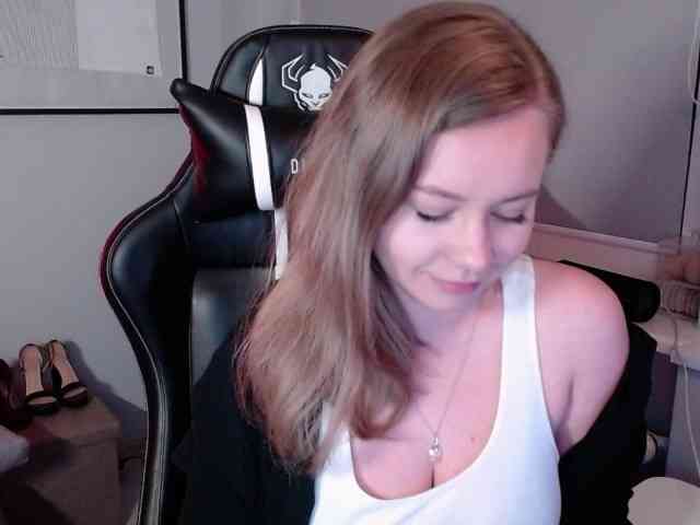 hollyBB webcam