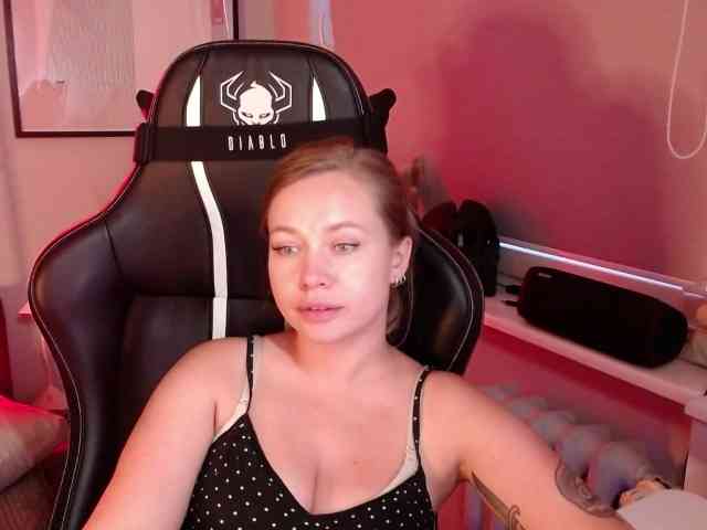 hollyBB webcam