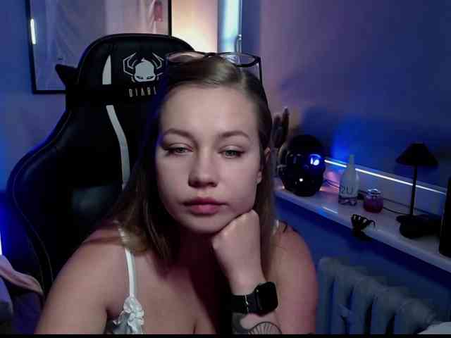 hollyBB webcam