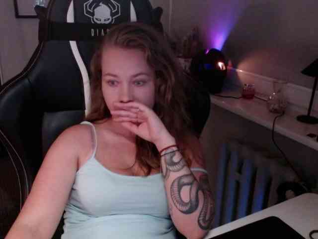 hollyBB webcam