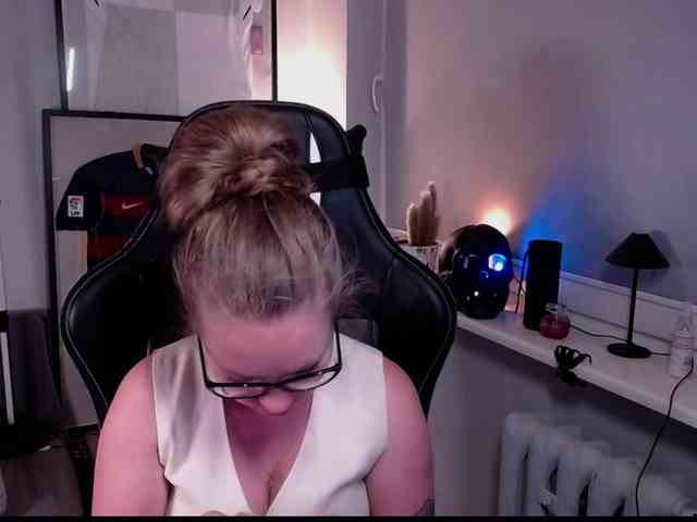 hollyBB webcam