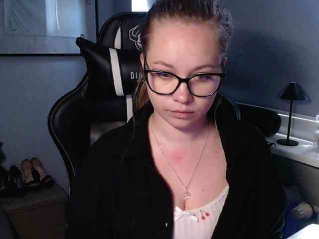 hollyBB webcam