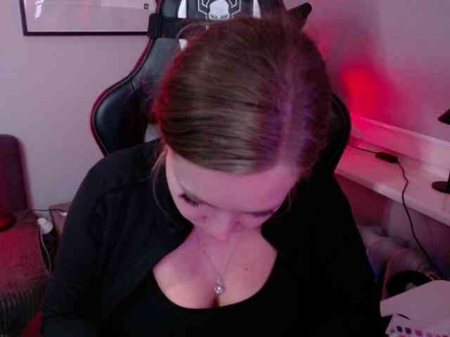 hollyBB webcam