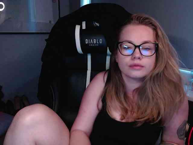hollyBB webcam