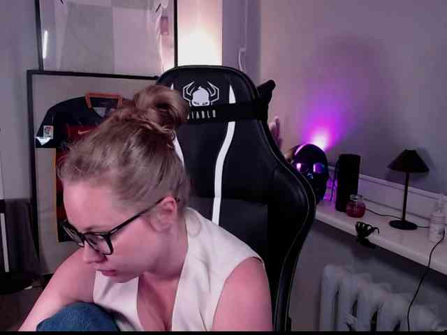 hollyBB webcam