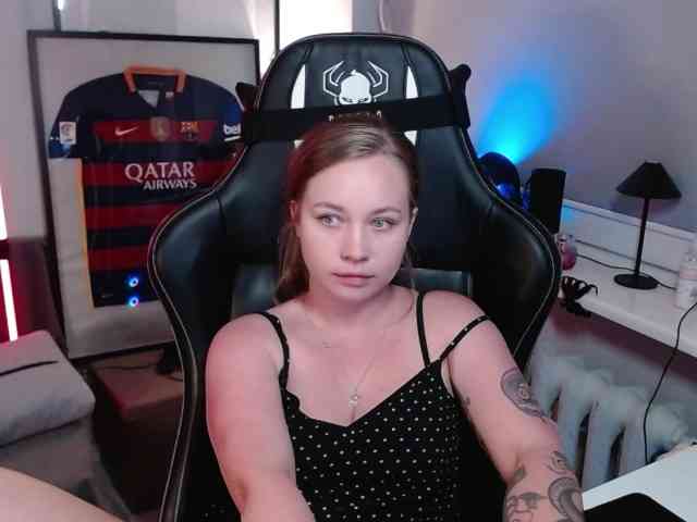 hollyBB webcam