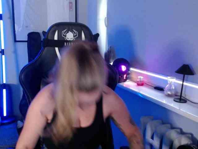 hollyBB webcam
