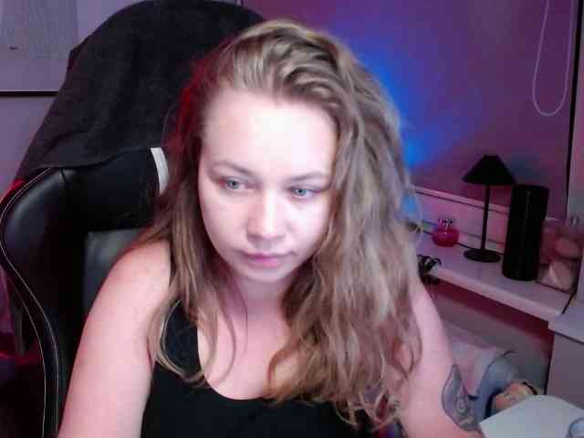 hollyBB webcam