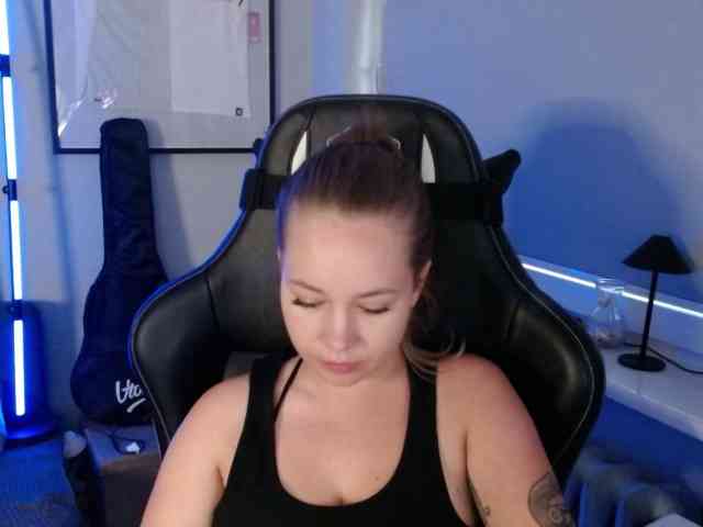 hollyBB webcam
