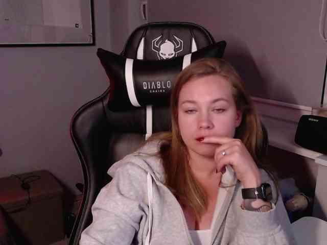 hollyBB webcam