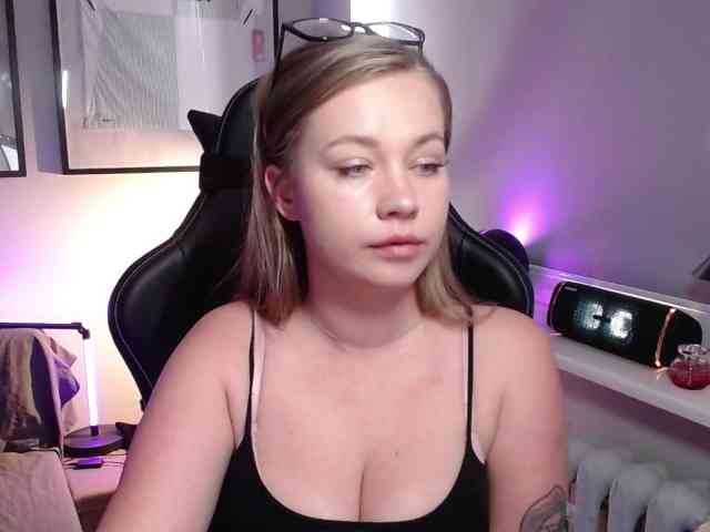 hollyBB webcam