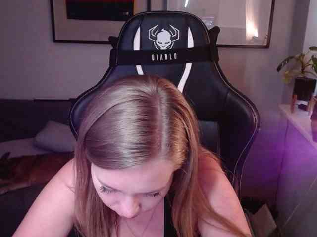 hollyBB webcam