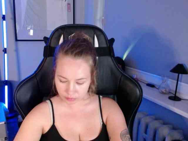 hollyBB webcam