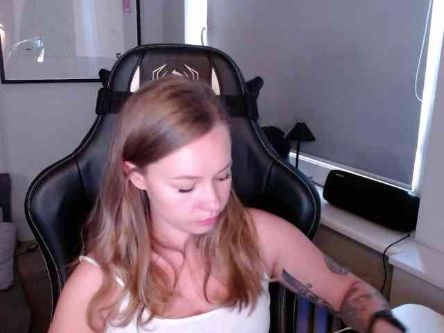 hollyBB webcam
