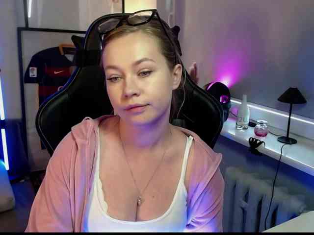 hollyBB webcam