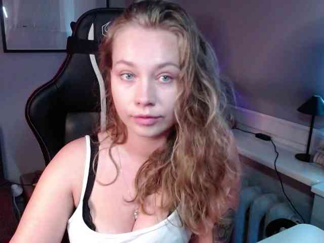 hollyBB webcam