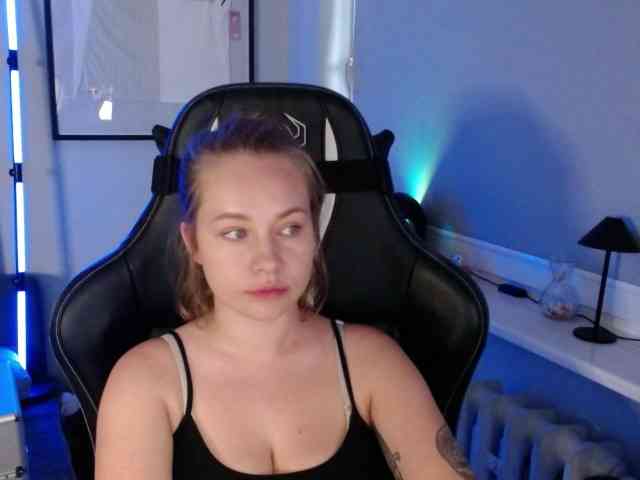 hollyBB webcam