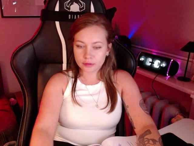 hollyBB webcam