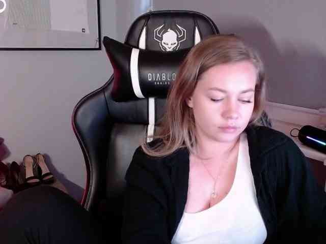 hollyBB webcam