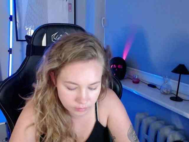 hollyBB webcam