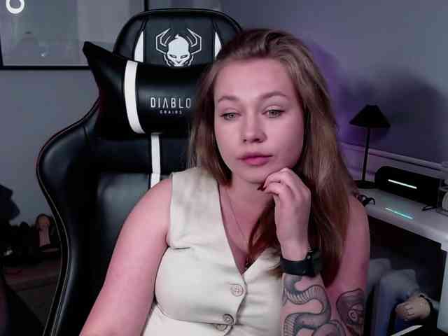 hollyBB webcam