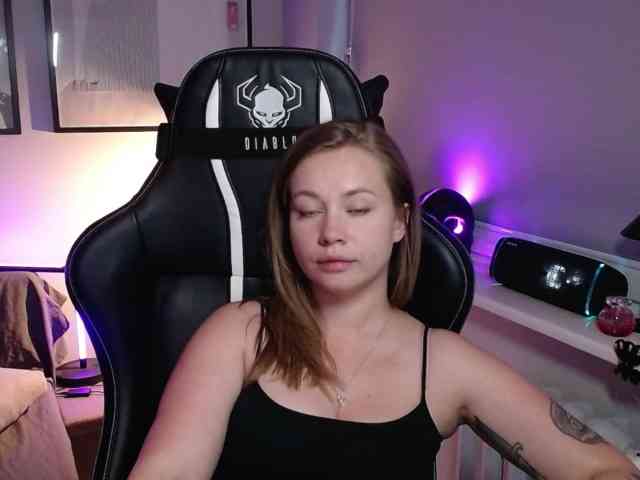 hollyBB webcam